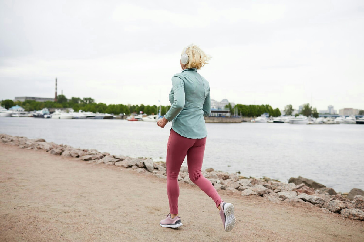 Power walking: camminata energica per bruciare grassi e controllare colesterolo e pressione