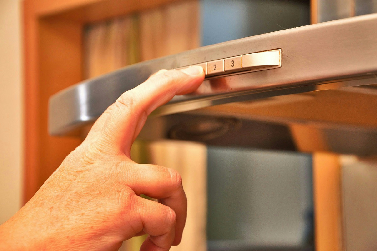 Rimuovere le macchie di grasso in cucina con soluzioni semplici e veloci senza fatica