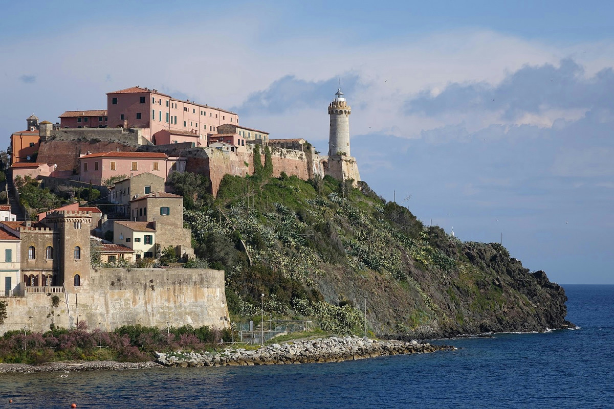 Sapori autentici da Livorno alle coste dell’Isola d’Elba: viaggio tra gusti di terra e mare