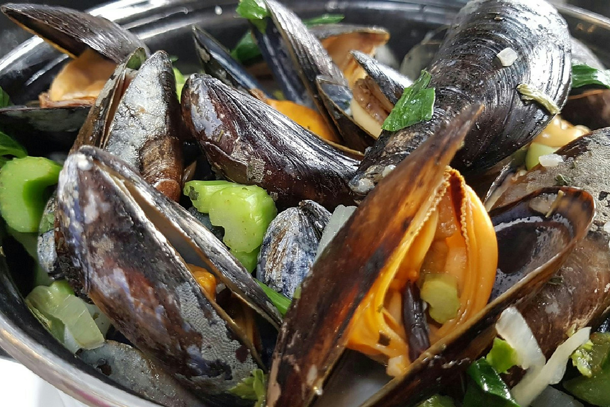 Il segreto per una pasta rustica con fagioli, cozze e pecorino dal gusto deciso e autentico