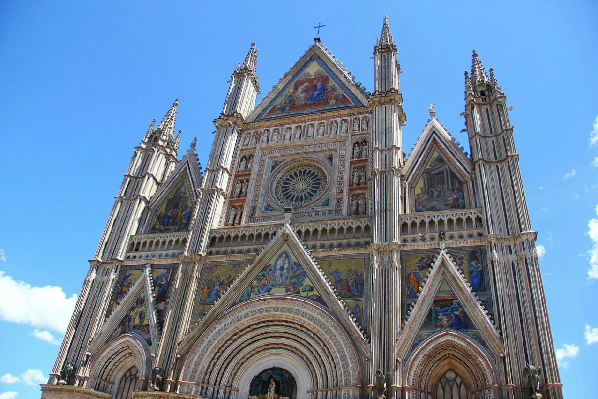 10 meraviglie naturali italiane dal fascino eterno, tra cui un pozzo dall’abisso profondo