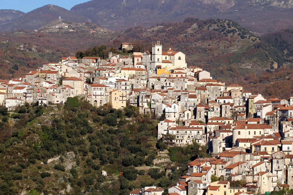 7 borghi italiani emergenti tra atmosfere storiche e panorami mozzafiato unici nel Paese