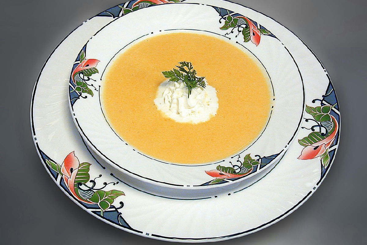 Cosa succede quando carote e patate si uniscono in una crema vellutata ideale per tutte le stagioni