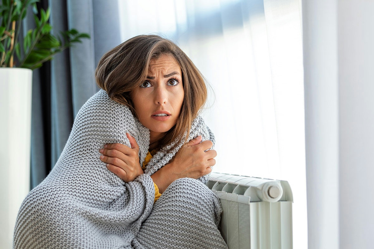 Il freddo aumenta rigidità e fastidio alle articolazioni: cosa cambia nel corpo con il calo di temperatura