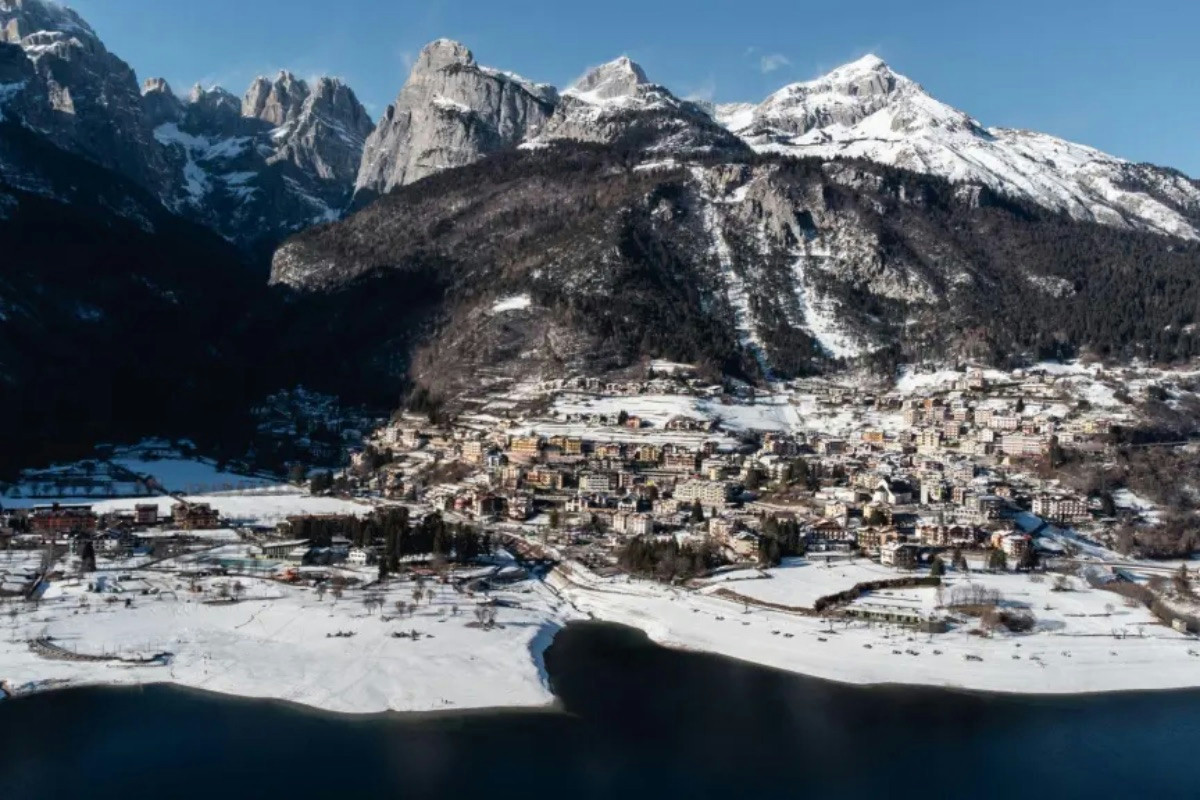 L’angolo del Trentino dove il lago si veste di bianco e regala paesaggi incantati d’inverno