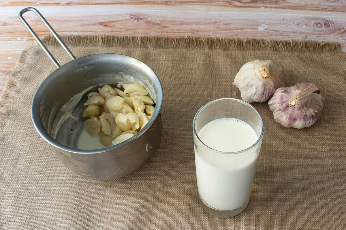 Qual è il vantaggio inatteso dell’unione tra aglio e latte durante le stagioni fredde?