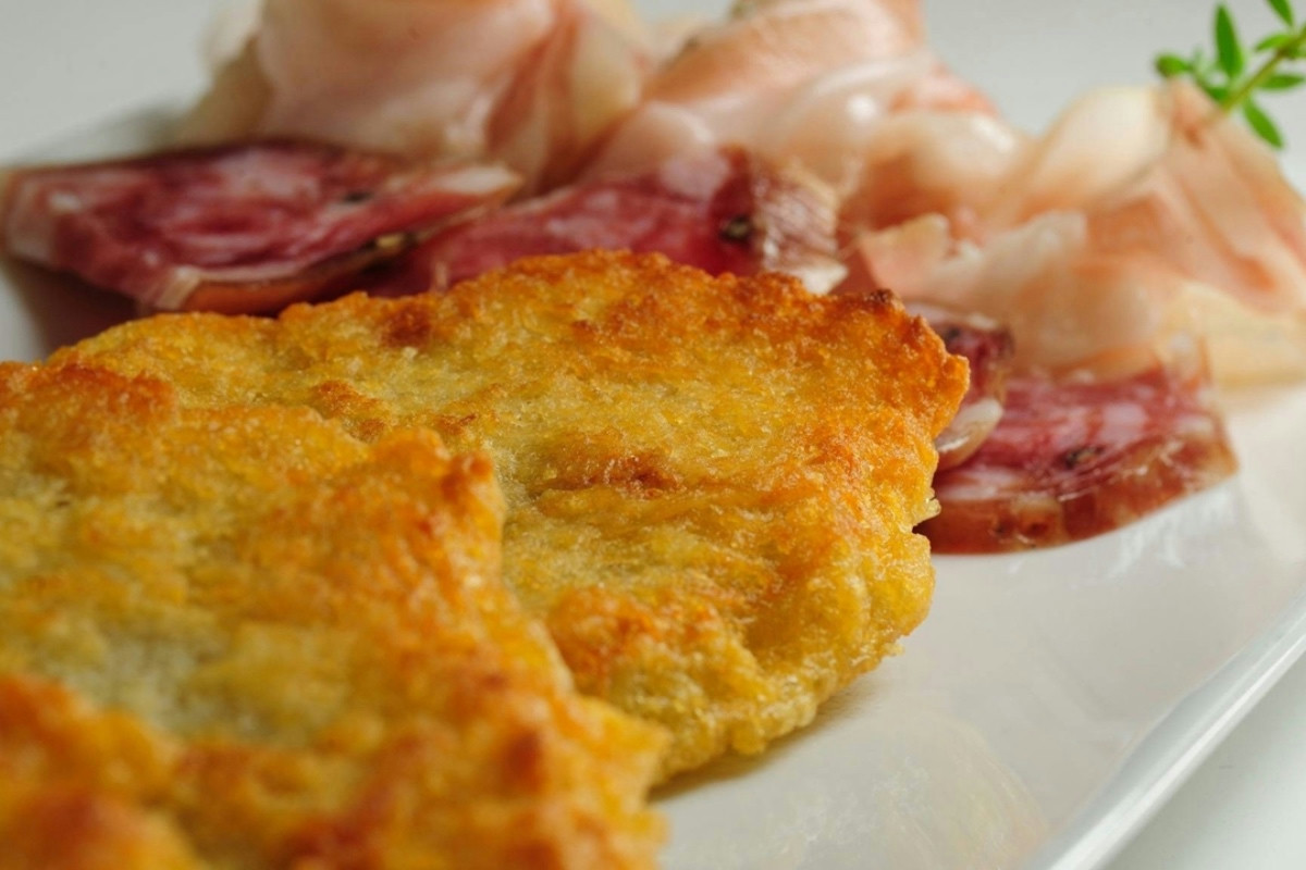 I Tortel di patate trentini: il sapore autentico che riscalda le tavole d’autunno