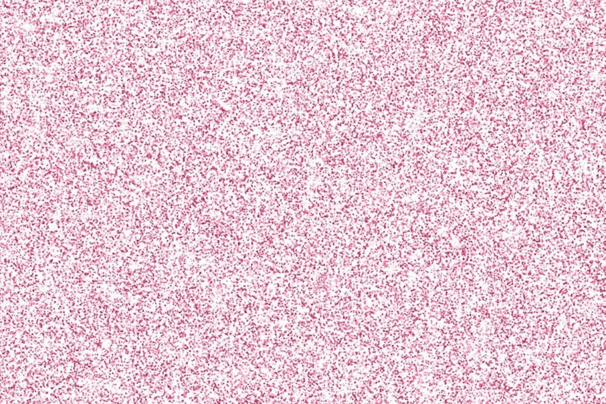 Unghie effetto galassia scintillanti: il nuovo trend luminoso nella manicure femminile